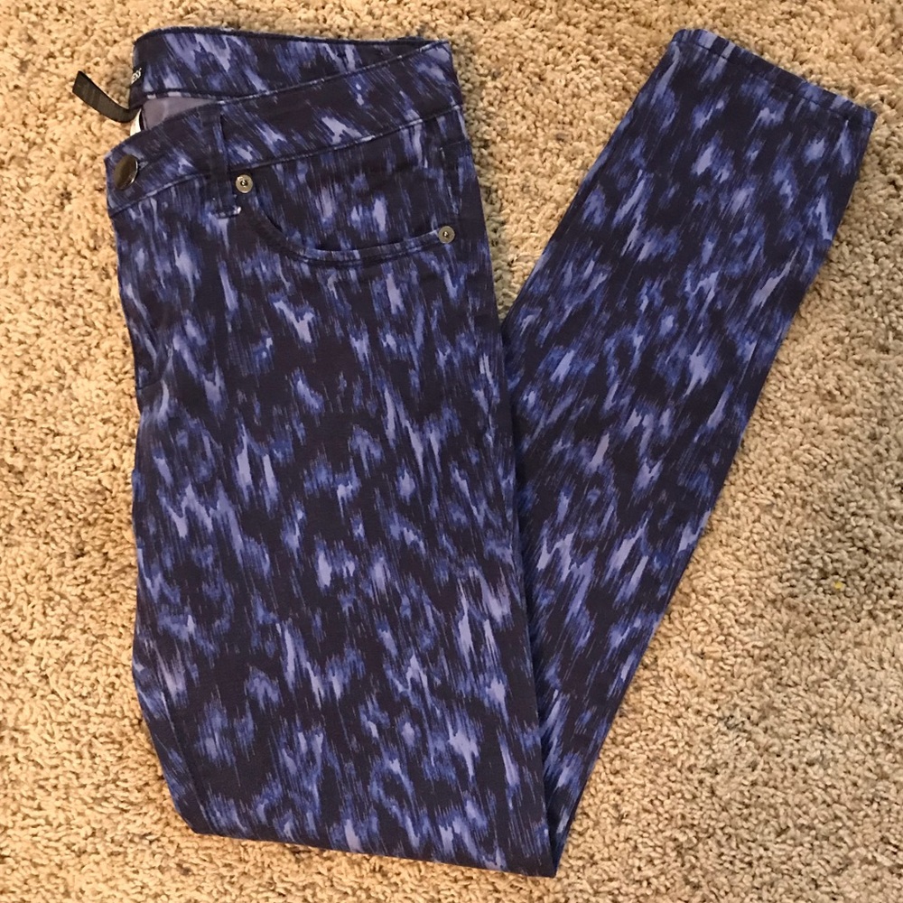 Express skinny jeans. Beautiful pattern.